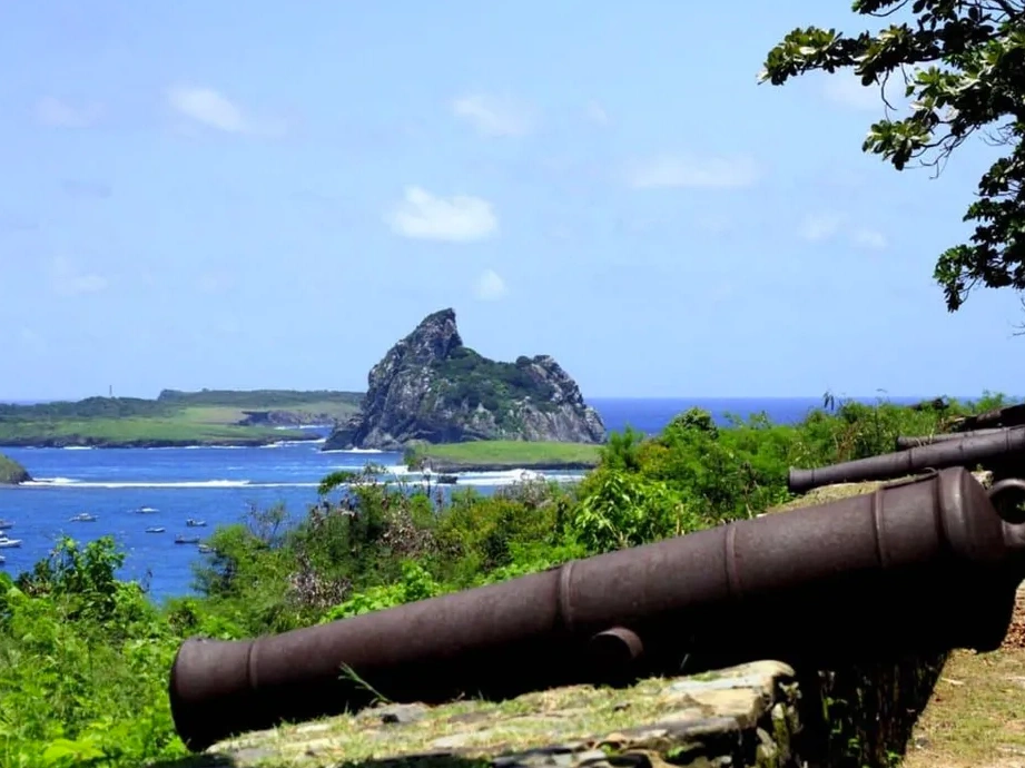 Passeios em Fernando de Noronha - Caminhada Historica