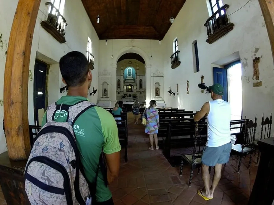 Passeios em Fernando de Noronha - Caminhada Historica