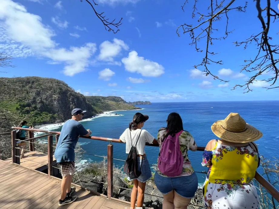 Passeios em Fernando de Noronha - Mirante dos Golfinhos